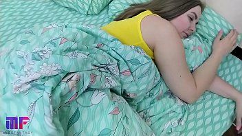 Пасынок пришёл трахать спящую русскую тетку xvideos порно HD